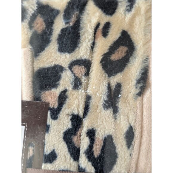 Concierge Collection Leopard Print Soft&Cozy Angel Wrap & Sock Set - Picture 5 of 6